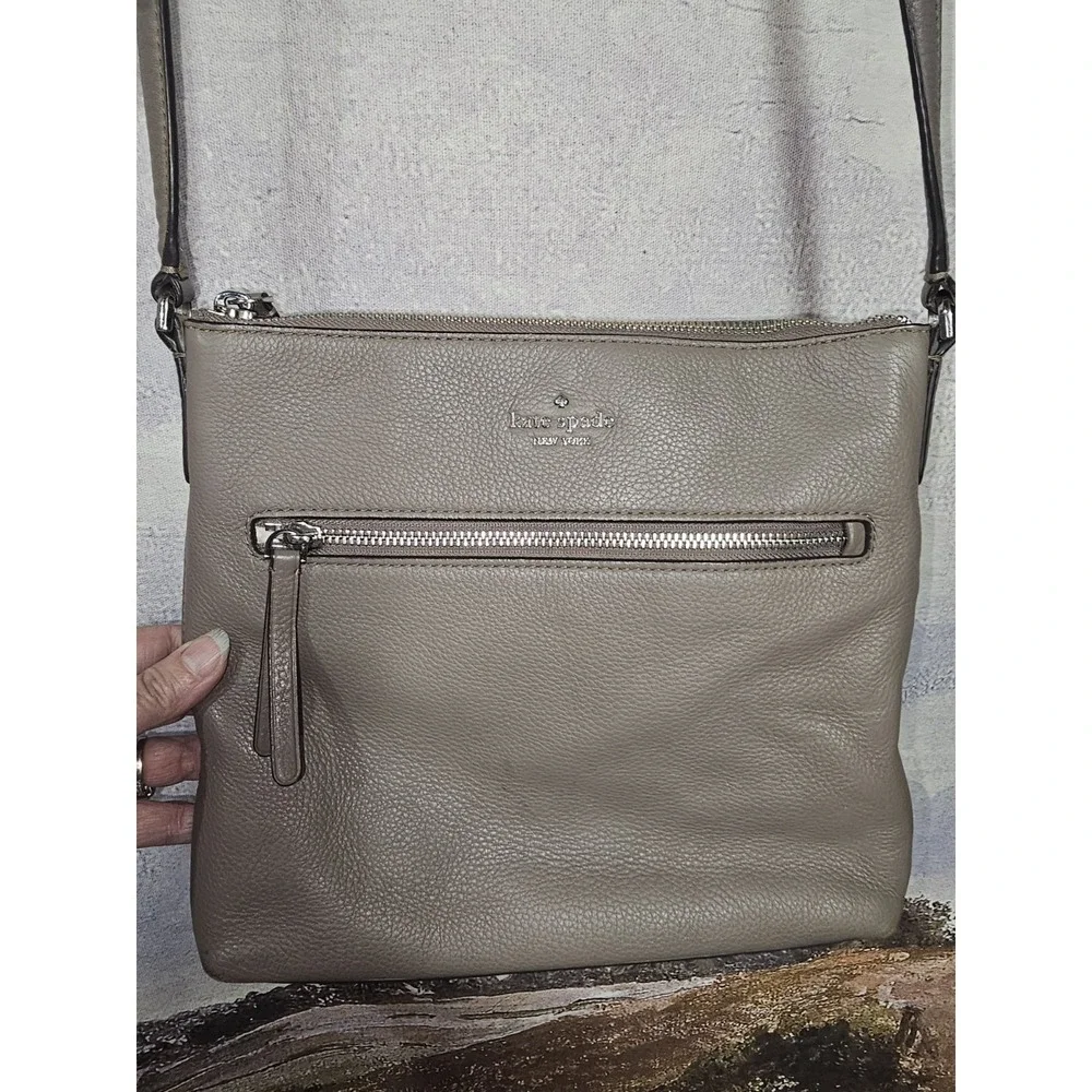 PRE OWNED GOOD 8/10 Kate Spade Jackson Top Zip‎ Crossbody WKRU5941-Brownstone